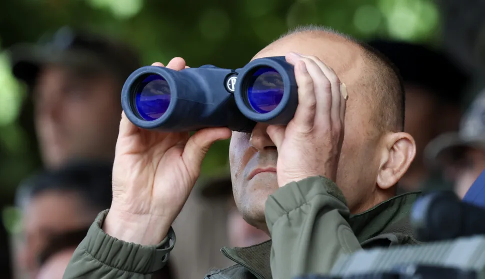 Slunj, 17.09.2025 - Završni prikaz združene vojne vježbe "Borbena moć 25" najveće združene vojne vježbe Hrvatske vojske u posljednjih sedam godina, koja predstavlja završnu i najsloženiju fazu obuke kojom se potvrđuje sposobnost Oružanih snaga za provedbu združenih operacija u kopnenoj, zračnoj, pomorskoj i cyber domeni. Na slici ministar obrane Ivan Anušić.foto HINA/ Damir SENČAR/ ds