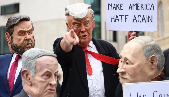 epa12384825 Protestors wearing masks depicting world leaders including US President Trump (C) hold up placards ahead of the 'Stop Trump Coalition' mass demonstration against the state visit to the UK by US President Donald J Trump in London, Britain, 17 September 2025. The action has been organized by a coalition of around 50 protest groups. President Trump is on his second state visit to the UK where he will meet with the King and the Prime Minister. EPA/ANDY RAIN