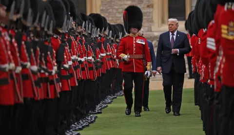 epa12384720 A handout photo made available by the British Ministry of Defence shows US President Donald J. Trump (C-R) as he reviews the Guard of Honour during his state visit to the UK, at Windsor Castle in Windsor, Britain, 17 September 2025. Britain's King Charles III is hosting US President Trump during his second official state visit to the UK from 17 to 19 September 2025. EPA/Tim Hammond/RAF/UK MOD HANDOUT HANDOUT EDITORIAL USE ONLY/NO SALES