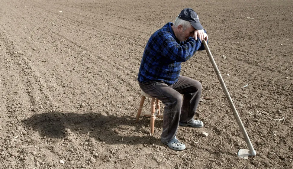 Velika suša na području Slavonije i Baranje 26.03.2019., Osijek - Ovakav nedostatak oborina pocetkom godine ratari Slavonije i Baranje ne pamte unazad 33 godine. Uz nedostatak kise i jak vjetar dodatno isusuje zemlju te je ona tvrda poput kamena. Poznato je da Hrvatska nema dovoljno povrsina u sustavu natapanja pa ratare ocekuje teska godina. r"nPhoto: Dubravka Petric/PIXSELL 