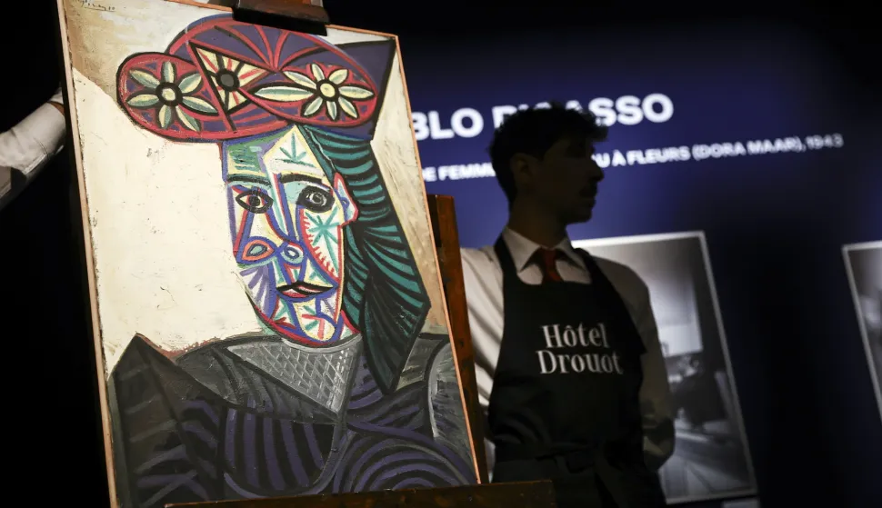 epa12386411 A view of the painting 'Bust of a Woman with a Flowered Hat, Dora Maar' from the series 'Women with Hats' by Spanish painter Pablo Picasso, revealed by Lucien Paris House at the Hotel Drouot in Paris, France, 18 September 2025. The painting, Bust of a Woman with a Flowered Hat, Dora Maar, dating from 1943, has never been exhibited and has remained in a private collection for 80 years. The sale is scheduled for October 24, 2025, and its value is estimated at 8 million euros. EPA/TERESA SUAREZ