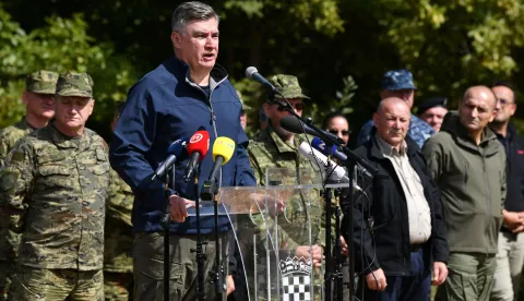 "Bez ljudi nema Hrvatske vojske. Bez Hrvatske vojske ne bi bilo moderne hrvatske države",poručio je danas predsjednik Republike i vrhovni zapovjednik Oružanih snaga Republike Hrvatske Zoran Milanović nakon što je pratio završnu združenu vojnu vježbu Borbena moć25 na Vojnom poligonu "Eugen Kvaternik" kod Slunja.