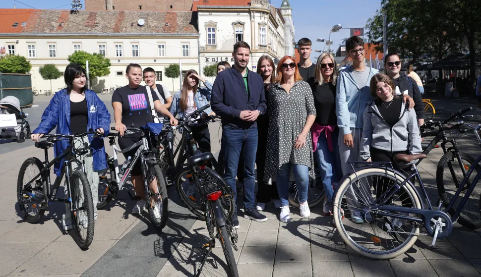 Osijek, 18. 09. 2025., Trg Ivana Pavla II; Europski tjedan mobilnosti; Ivan Radić; biciklistiSNIMIO BRUNO JOBST
