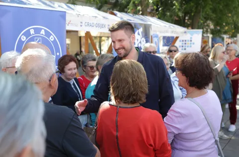 Osijek, 18. 09. 2025., Trg Ivana Pavla II; Europski tjedan mobilnosti; Ivan RadićSNIMIO BRUNO JOBST