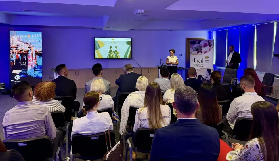 VINKOVCIDvodnevni Forum kontinentalnog turizma u organizaciji Turističke zajednice grada Vinkovaca i Grada Vinkovaca, u partnerstvu s Hrvatskom gospodarskom komorom – Županijskom komorom Vukovar, s temom "Snaga događanja u turizmu" upravo se održava u Vinkovcima.rujan 2025,