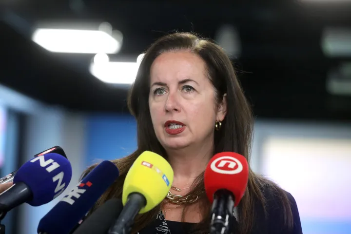 Zagreb, 15.07.2025 - Predstavljanje rezultata prvog nacionalnog istraživanja o percepciji i primjeni umjetne inteligencije u hrvatskom gospodarstvu, koje proveli HUP-ICT Udruga i HUP-Koordinacija za umjetnu inteligenciju u suradnji s agencijom Prizma CPI. Na fotografiji glavna direktorica Hrvatske udruge poslodavaca (HUP) Irena Weber.foto HINA/ Denis CERIĆ /dc