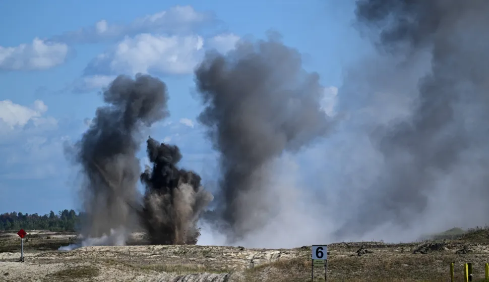 epa12388056 A view of explosions at the training zone where soldiers of the 3rd Podkarpackie Territorial Defense Brigade take part in a military exercise at the Land Forces Training Center Deba in Nowa Deba, Poland, 18 September 2025. Over 600 soldiers of the Territorial Defense Forces took part in the 'Firestorm' exercise, as part of the largest undertaking of the Polish Armed Forces this year, the 'Iron Defender' exercise. EPA/DAREK DELMANOWICZ POLAND OUT