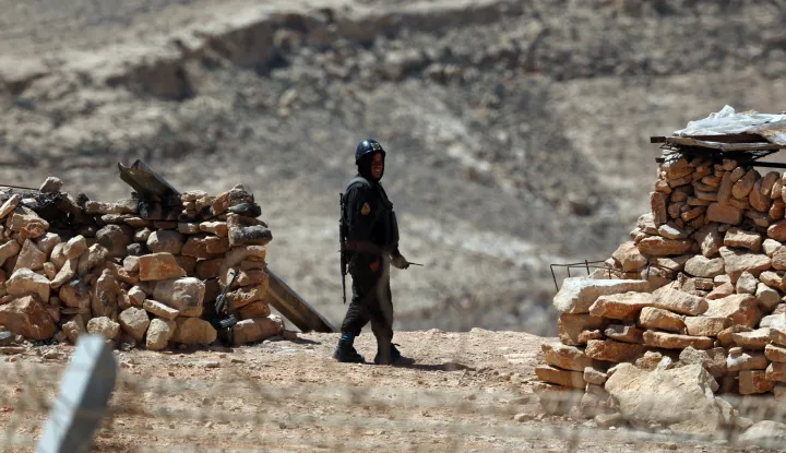 epa12035255 An Egyptian soldier patrols on the Egyptian side of the border as seen from Israel across the fence that runs along the Israeli-Egyptian border in the south of Israel, 16 April 2025. The location normally closed to tourists is partially open during the Passover holiday. The border runs approximately 246 kilometers, from Rafah in the Gaza Strip to Eilat on the Red Sea. EPA/ATEF SAFADI