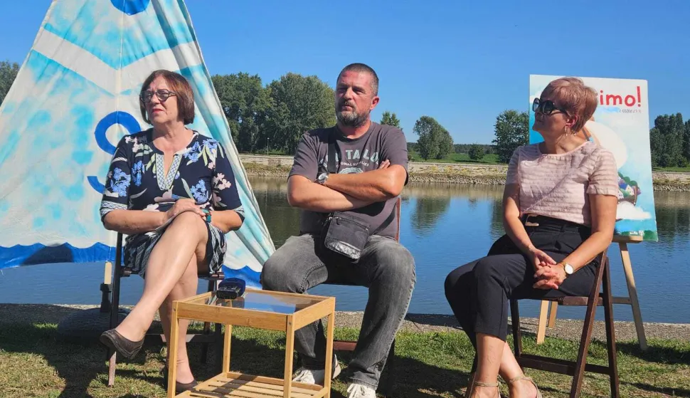 Press Zemlja bez granica, lukobran u Zimskoj luci, 19.9.2025., Suzana Vargović, Roland Marković, Jadranka JurićFoto: Ivana Paušić