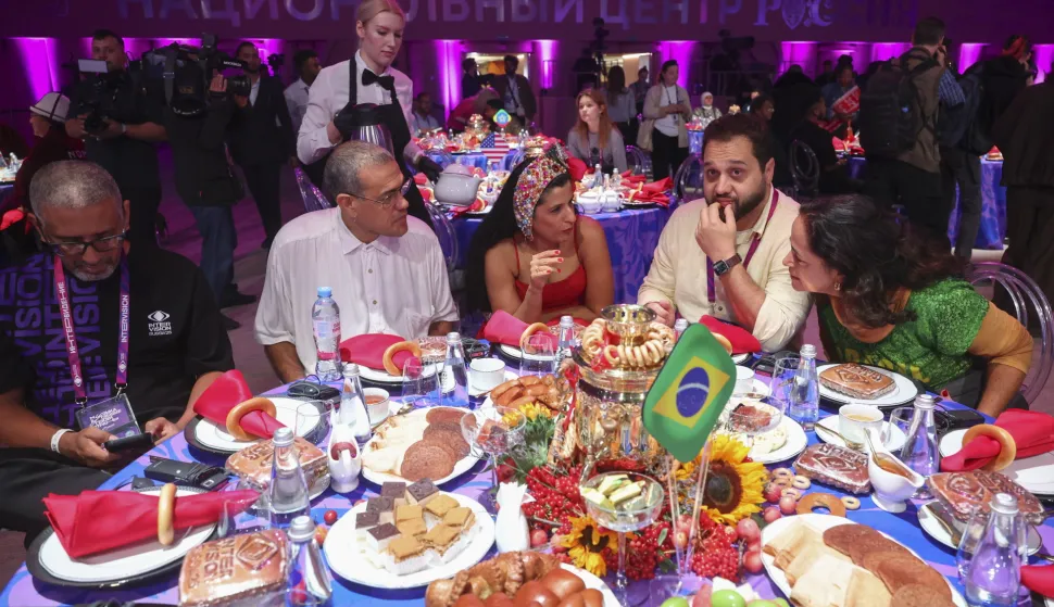 epa12371003 Brazilian singers Luciano Calazans (2nd-L) and Tais Nader (C) attend the draw of the International music contest 'Intervision' at the Russia National Centre in Moscow, Russia, 12 September 2025. The competition will take place at Moscow's Live Arena on 20 September. EPA/MAXIM SHIPENKOV