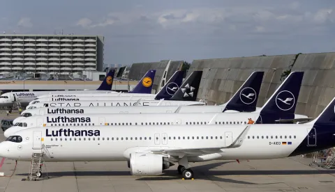 epa10093437 Airplanes of Lufthansa on a tarmac during a warn strike of the ground staff of German airline Lufthansa at the international airport in Frankfurt am Main, Germany, 27 July 2022. The trade union Ver.di called on around 20,000 ground staff nationwide to stage a one-day warning strike on Wednesday 27 July over pay negotiations. Lufthansa had to cancelled more than 1000 flights from their main hubs in Frankfurt and Munich. EPA/RONALD WITTEK