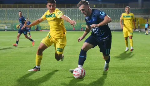 21.09.2025., Pula - SuperSport HNL, 7. kolo, NK Istra 1961 - NK Osijek. Filip Taraba, Nail Omerovic Photo: Sasa Miljevic/PIXSELL