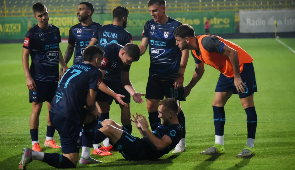 21.09.2025., Pula - SuperSport HNL, 7. kolo, NK Istra 1961 - NK Osijek. Stanislav Shopov, Renan Guedes, Niko Beros, Nail Omerovic, Styopa Mkrtchyan Photo: Sasa Miljevic/PIXSELL
