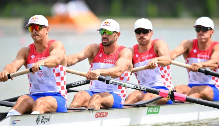 Hrvatski četverac bez kormilara, koji čine braća Martin i Valent Sinković te Patrik i Anton Lončarić, kvalificirao se u subotnje A finale na Europskom prvenstvu koje je u četvrtak započelo kvalifikacijskim natjecanjima u bugarskom Plovdivu.