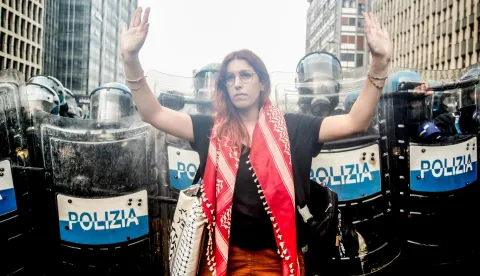 epa12398102 A person gestures in front of policemen during clashes amid the nationwide strike with the slogan 'Let's Block Everything' in solidarity with Palestinians in Gaza and call for a halt to arms shipments to Israel, in Milan, Italy, 22 September 2025. EPA/MOURAD BALTI TOUATI