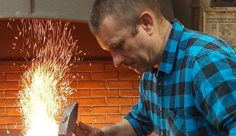 ĐAKOVO - ĐAKOVAČKI MAJSTOR FRANJO VINKOVIĆ, Kovanjem čvora zatražio status kovača umjetnika, ožujak 2021.