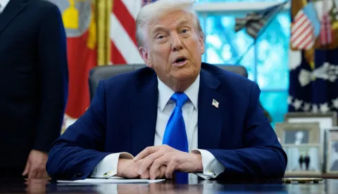 epa12391166 United States President Donald J Trump speaks to the media during an Executive Order signing which authorizes the new Trump Gold Card, a visa program to be overseen by the Secretary of Commerce 'that will facilitate the entry of aliens who have demonstrated their ability and desire to advance the interests of the United States by voluntarily providing a significant financial gift to the nation' in the Oval Office of the White House in Washington, DC, USA, 19 September 2025. EPA/Aaron Schwartz/POOL