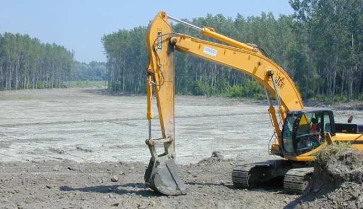 bagertrasa zapadne obilzanice u Osijeku 25.07.2005.Snimio Darko Pejic------crna2 st color