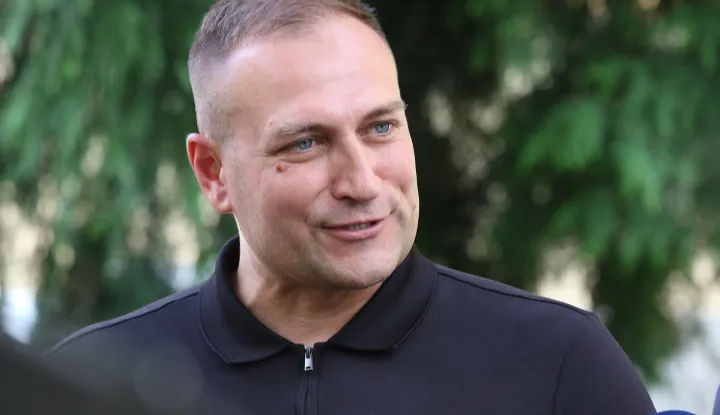 Osijek, 23. 09. 2025, Dvorište Županijske 4, press na temu: Treći nacionalni sastanak Nacionalnog kriznog stožera za kontrolu i suzbijanje afričke svinjske kuge na području Republike Hrvatske, epidemiološka situacija zbog afričke svinjske kuge na objektima na području OBŽ i Vukovarsko - srijemske županije. Ministrar poljoprivrede i ribarstva David Vlajčić.snimio GOJKO MITIĆ