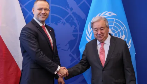 epa12399145 Secretary-General of the United Nations (UN) Antonio Guterres (R) and Polish President Karol Nawrocki (L) pose for a photo before their meeting at the United Nations Headquarters in New York, USA, 22 September 2025 (issued on 23 September 2025). EPA/Leszek Szymanski POLAND OUT
