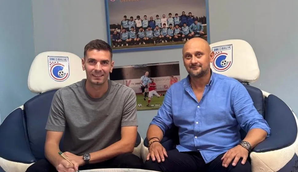 Petar Brlek i predsjednik Cibalije Damir Mustapić USTUPLJENA FOTOGRAFIJA