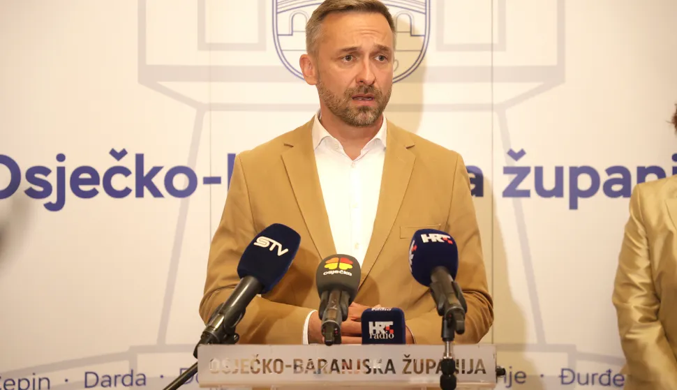 Osijek, 22. 09. 2025., Županijska 4, Velika vijećnica, Zajedno protiv nasilja, interdisciplirnarni pristup u radu sa žrtvama nasilja, stručni skup, Marin Piletić - Ministar rada, mirovinskog sustava i socijalne skrbi SNIMIO BRUNO JOBST