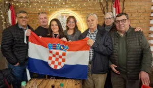 Madrid, 24.09.2025. - Hrvati u gradu Tariji, na jugu Bolivije, osnovali su udrugu sa 120 članova koja će se baviti kulturnim, sportskim i kulinarskim aktivnostima, a imat će i osobu za podučavanje hrvatskog jezika i pomaganje u postupku dobivanja hrvatskog državljanstva. foto HINA/ Miho Dobrašin/ ml
