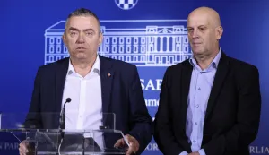 Zagreb, 24.09.2025 - Konferencija za medije Kluba zastupnika Domovinskog pokreta na kojoj su Stipo Mlinarić i Ivica Kukavica govorili o svinjskoj kugi Baranji.foto HINA/ Damir SENČAR/ ds