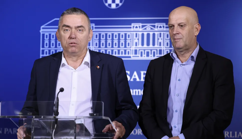 Zagreb, 24.09.2025 - Konferencija za medije Kluba zastupnika Domovinskog pokreta na kojoj su Stipo Mlinarić i Ivica Kukavica govorili o svinjskoj kugi Baranji.foto HINA/ Damir SENČAR/ ds