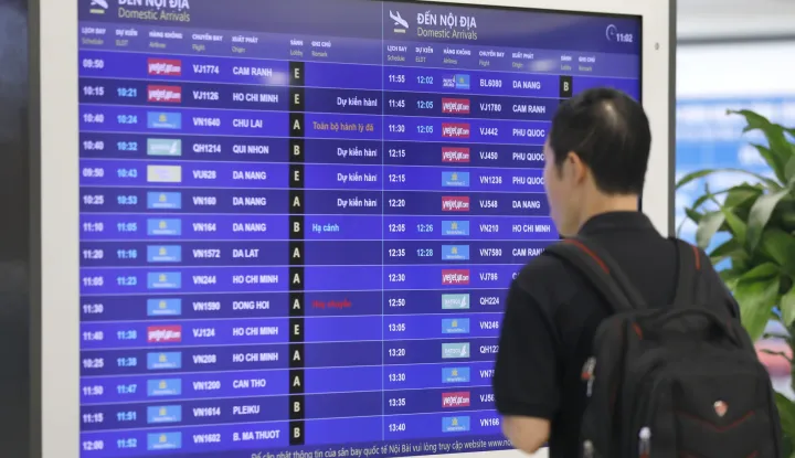 epa12320921 A passenger checks flight information at Not Bai airport in Hanoi, Vietnam, 25 August 2025. Domestic airlines have announced the cancellation and adjustment of many flights as Typhoon Kajiki is forecast to make landfall in Vietnam on 25 August. EPA/LUONG THAI LINH