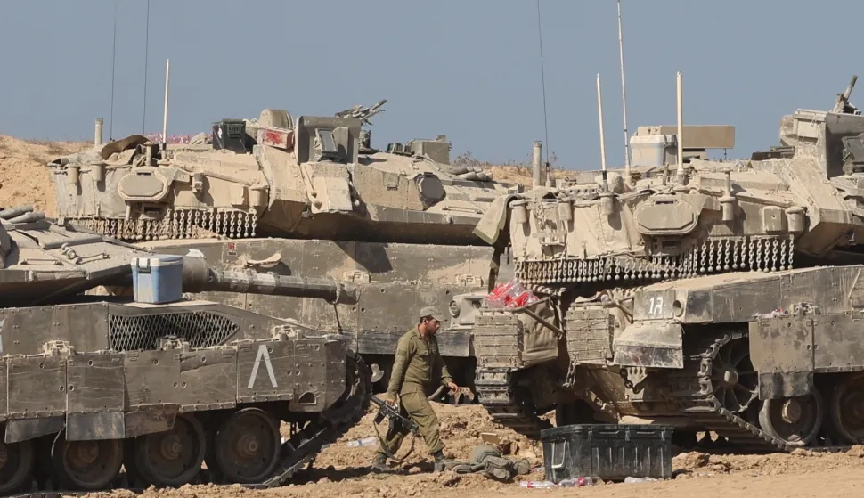 epa12383991 Israeli tanks deployed near the border with the Gaza Strip in southern Israel, 17 September 2025. Israel ramped up its offensive in the Gaza Strip on 16 September. More than 64,900 Palestinians have been killed in the Gaza Strip since October 2023, according to the Palestinian Ministry of Health. EPA/ABIR SULTAN