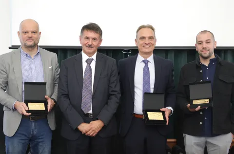 Osijek, 25. 09. 2025., Europska avenija 13, HGK, Hrvatska gospodarska komora, Županijska komora Osijek, Zlatna kuna, dodjela; Tomislav Krolo - Orqa; Zoran Kovačević - HGK; Zvonimir Kaprocki - TTTech Auto; Mihovil Grgurić - UdonisSNIMIO BRUNO JOBST