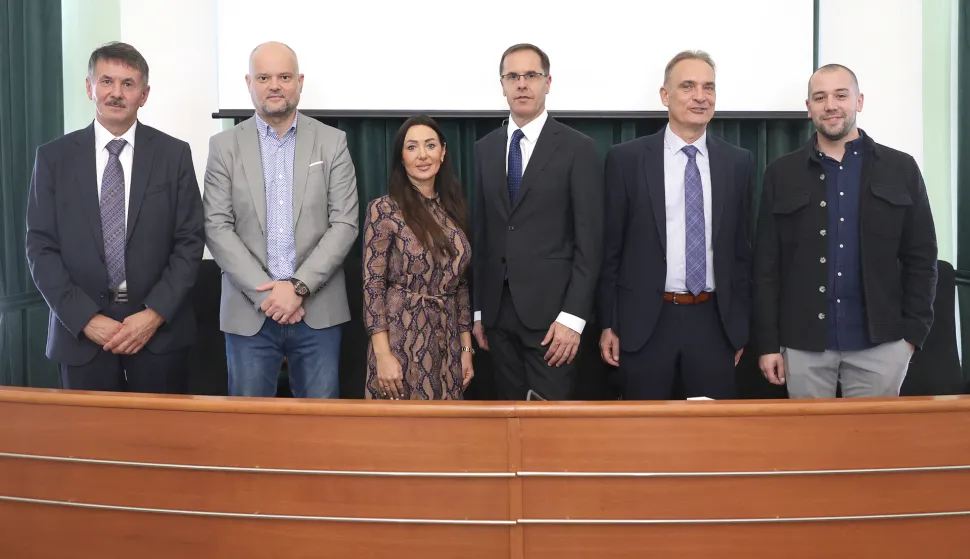 Osijek, 25. 09. 2025., Europska avenija 13, HGK, Hrvatska gospodarska komora, Županijska komora Osijek, Zlatna kuna, dodjela; Zoran Kovačević - HGK; Tomislav Krolo - Orqa; Tatjana Turalija - OBŽ; Goran Šaravanja - Glavni ekonomist HGK; Zvonimir Kaprocki - TTTech Auto; Mihovil Grgurić - UdonisSNIMIO BRUNO JOBST