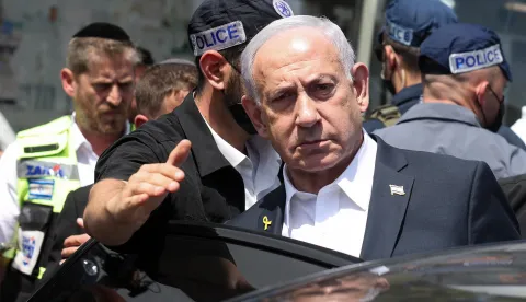 epa12361891 Israeli Prime Minister Benjamin Netanyahu visits the scene of a shooting incident in Jerusalem, 08 September 2025. At least five people were killed and several others injured by gunfire after a shooting incident at Ramot Junction in Jerusalem, according to Magen David Adom (MDA), Israel's national emergency services. EPA/Ronen Zvulun/POOL