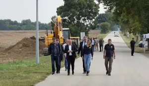 Ov?ara, 25.9.2025.- Stotinjak metara od Spomen doma Ov?are nedaleko Vukovara u masovnoj grobnici otkriveni su posmrtni ostaci tri mu?ke osobe, potvrdio je u ?etvrtak potpredsjednik Vkade i ministar hrvatskih branitelja Tomo Medved. foto HINA/ ?eljko Dra?enovi?/ ua