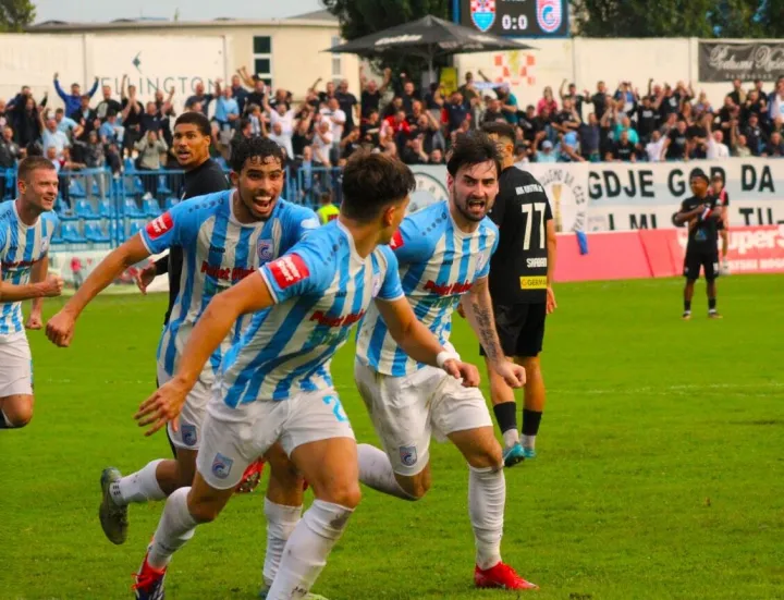 VUKOVAR 1991 - CIBALIA 0:1SLAVLJE IGRAČA CIBALIJERUJAN 2025FOTO: FILIP KNEZOVIĆ/HNK CIBALIA