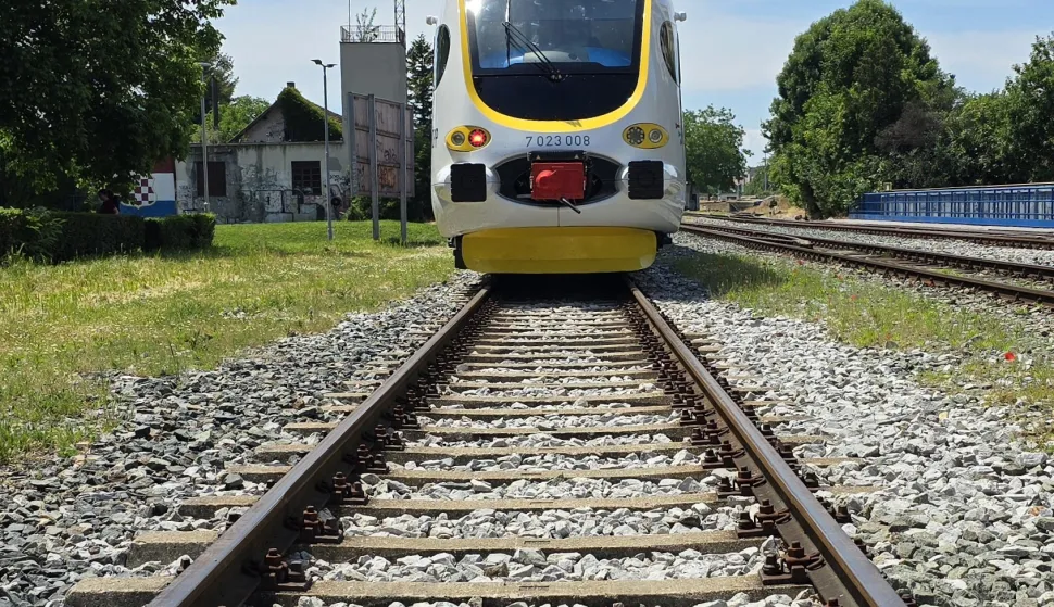 Ilustracija vlak pruga pružni prijelaz hž osijek slobodnjakLipanj 2025.Mario Mihaljević