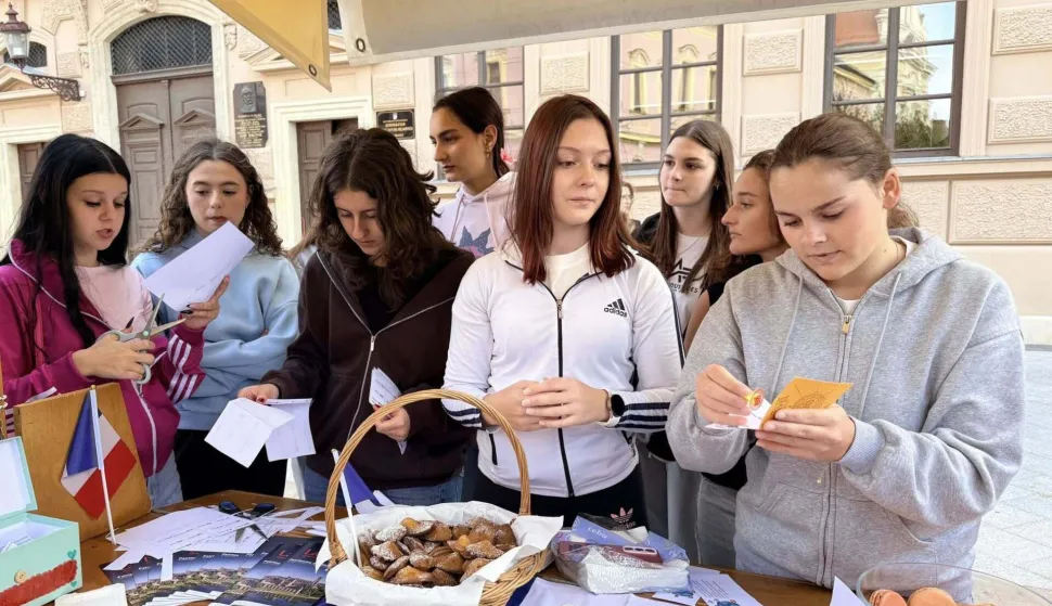 VINKOVCINa korzu, ispred Gimnazije, obilježen je Europski dan jezikarujan 2025.