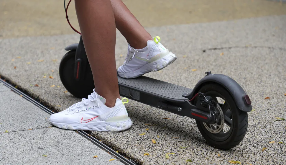 Osijek, 02. 08. 2024., Trg slobode, romobil, romobili, eletrični romobil, pje&scaron;ačka zona, vožnja romobilom pje&scaron;ačkom zonom, policijaSNIMIO BRUNO JOBST