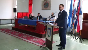 ĐakovoLipanj 2024.Gradsko vijeće, gradonačelnik Marin mandarić 'brani' prijedlog odluke o novim koeficijentima za službenike i namještenika u gradskoj upravi