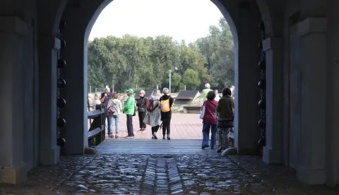Osijek, 27. 09. 2025., Tvrđa, Jane's Walk Osijek, Bastionska trasa Tvrđe, Udruga OS4, šetnja SNIMIO BRUNO JOBST