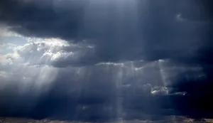 Osijek, 06. 04. 2025., oblaci; zraka sunca; oluja; olujni oblaci; proljetno vrijeme; vremenska prognoza; ilustracija; slobodnjak; slobodnjaciSNIMIO BRUNO JOBST