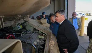 Zagreb, 28.09.2025. - Suradnja Hrvatske vojske i Nacionalne garde Minnesote posebno je važna nakon što je Hrvatska nabavila Bradleye i Blackhawkove, rekao je u subotu predsjednik Zoran Milanović pri obilasku vojnog kampa Ripley u kojem se nalazi takvo naoružanje. foto HINA/ Ured predsjednika Republike Hrvatske/Marko Beljan/ ml