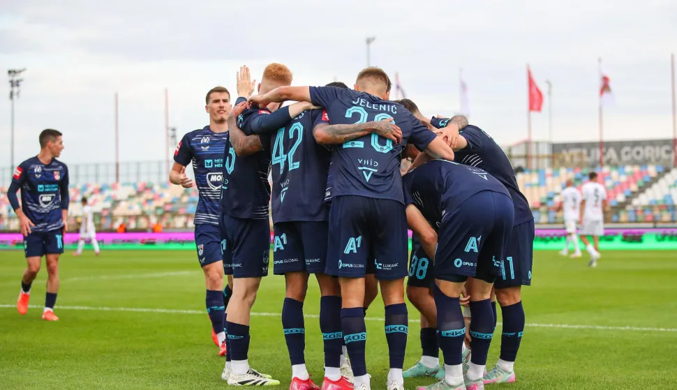 28.09.2025., Gradski stadion, Velika Gorica - SuperSport HNL, 08. kolo, HNK Gorica - NK Osijek. Slavlje nogometasa Osijeka nakon pogotka Arnela Jakupovica za vodstvo 1:0. Photo: Goran Stanzl/PIXSELL