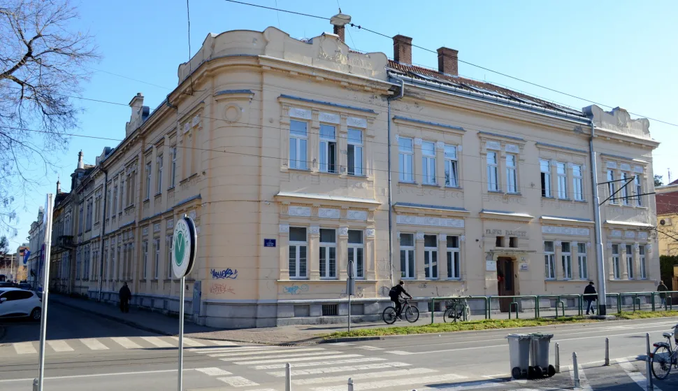osijek, 21 prosinca 2023, 11,00 sati, pravni fakultet, pravos, svečana sjednica fakultetskog vijeća pravnog fakulteta osijek, novinar darko pejićsnimio zdenko pu&scaron;ić