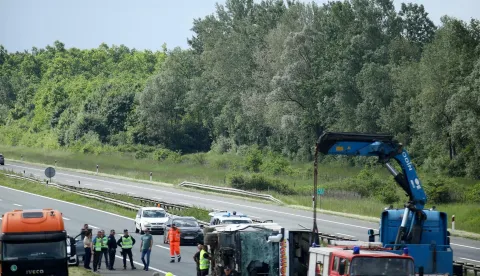 04.05.2025., Popovaca - Prometna nesrece u kojoj je sudjelovao autobus i osobni automobil. U nesreci su dvije osobe poginule te ih je nekoliko ozlijedjeno. Photo: Emica Elvedji/PIXSELL