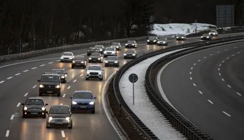 epa07326019 Traffic on the German motorway A95 near Munich, Bavaria, Germany, 27 January 2019. A Federal Government working group on climate protection has proposed a speed limit of 130 kph on highways and higher taxes on diesel to contribute to meet emission target. However, the Ministry of Transport argued that a speed limit on highways would reduce Germany's total CO2 emissions by less than 0.5 percent, media reported. EPA/LUKAS BARTH-TUTTAS
