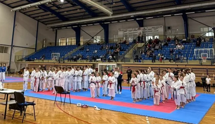 Kate u znaku Essekera, kumite “akademičara”