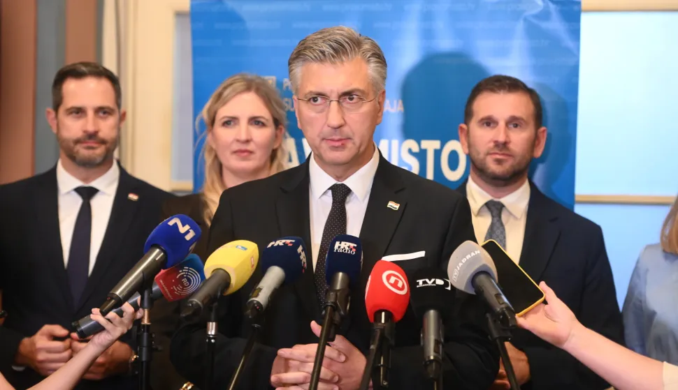 Split - 29.09.2025.- Predsjednik Vlade Andrej Plenković sudjelovao jee u Splitu na svečanoj sjednici Županijske skupštine u prigodi obilježavanja Dana Splitsko-dalmatinske županije. foto HINA/ Mario STRMOTIĆ/ms 