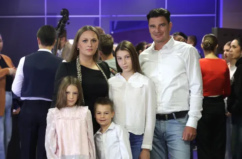 Osijek, 29. 09. 2025., Hotel Osijek, Tjedan cjeloživotnog učenja, otvorenje, gladni znanja, žedni znanja, Nikolina Papić -dobitinica nagrade, obitelj SNIMIO BRUNO JOBST